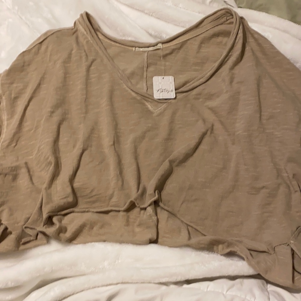 Free People cute cropped tee. Runs oversized.